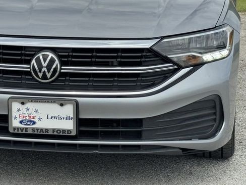 Used 2022 Volkswagen Jetta SE w/ Panoramic Sunroof Package FWD image 8