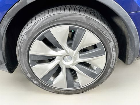 Used 2021 Tesla Model Y Long Range AWD/4WD image 11