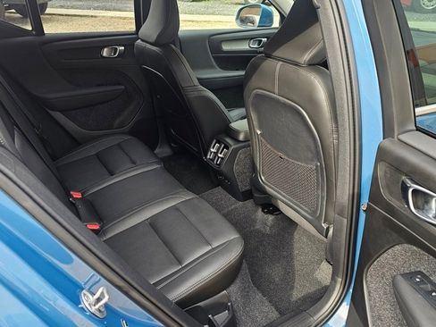 Certified 2025 Volvo XC40 B5 Ultra w/ Climate Package image 9