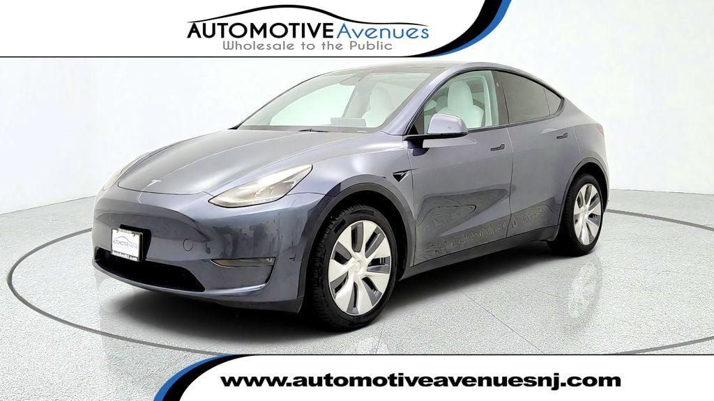 Used 2023 Tesla Model Y Long Range AWD/4WD image 1