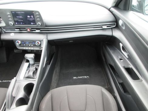 Used 2022 Hyundai Elantra SEL FWD image 15
