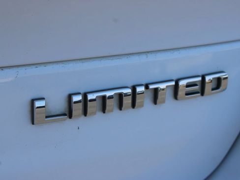 Used 2022 Jeep Grand Cherokee L Limited RWD image 16