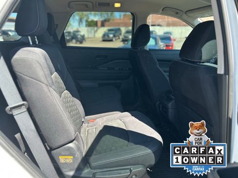 Used 2024 Nissan Pathfinder S image 10