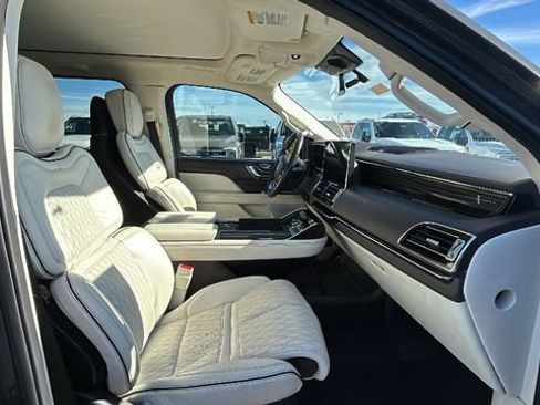 Used 2023 Lincoln Navigator Black Label image 11