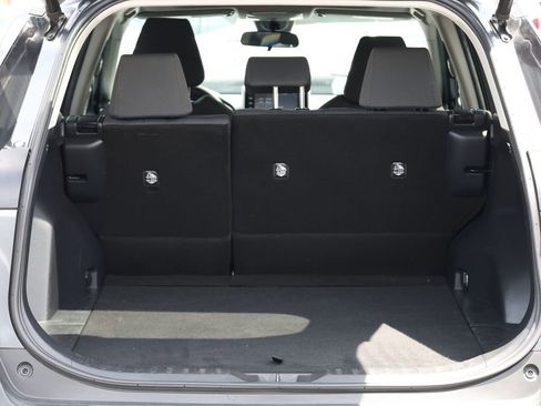 Used 2021 Toyota RAV4 XLE w/ Convenience Package FWD image 8