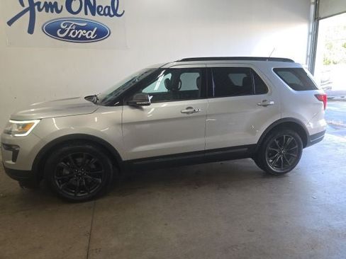 Certified 2018 Ford Explorer XLT w/ Equipment Group 202A FWD image 32
