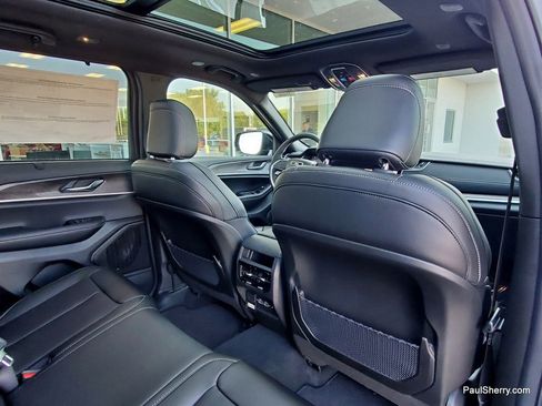 New 2025 Jeep Grand Cherokee Limited w/ Luxury Tech Group II image 43