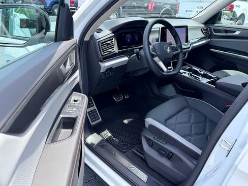 Used 2024 Volkswagen Atlas Peak Edition SEL AWD/4WD image 10