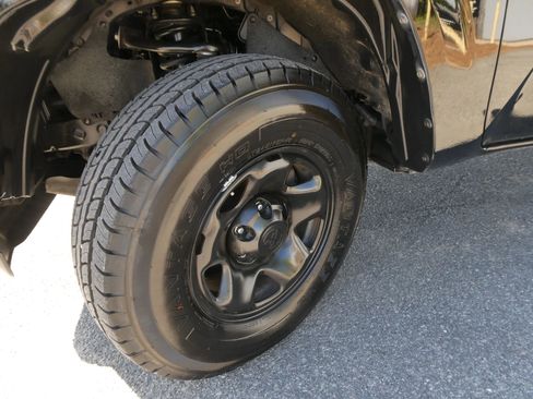 Used 2016 Toyota Tacoma SR image 29