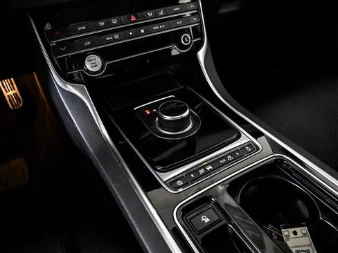 Used 2020 Jaguar XF Premium AWD/4WD image 12