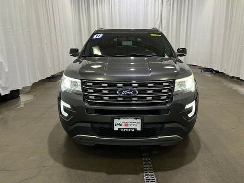 Used 2017 Ford Explorer XLT w/ Equipment Group 202A FWD image 9