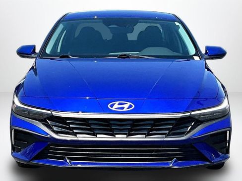 Used 2025 Hyundai Elantra SE FWD image 2
