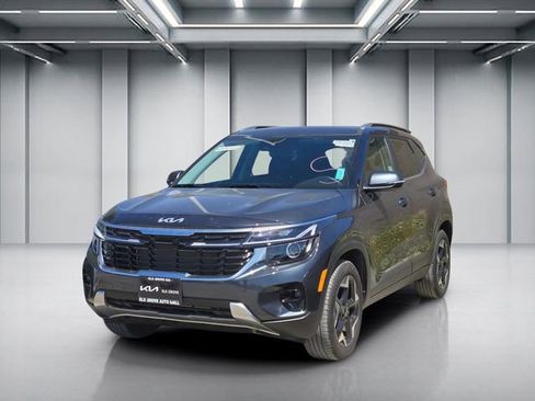 Certified 2025 Kia Seltos EX FWD image 3