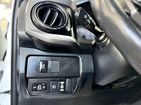 Used 2021 Toyota Tacoma TRD Off-Road image 24