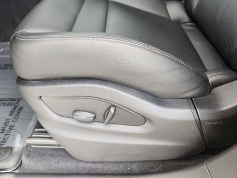 Used 2024 Porsche Cayenne image 9