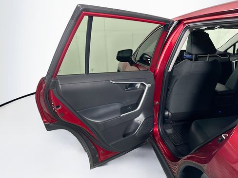 Used 2022 Toyota RAV4 LE image 24