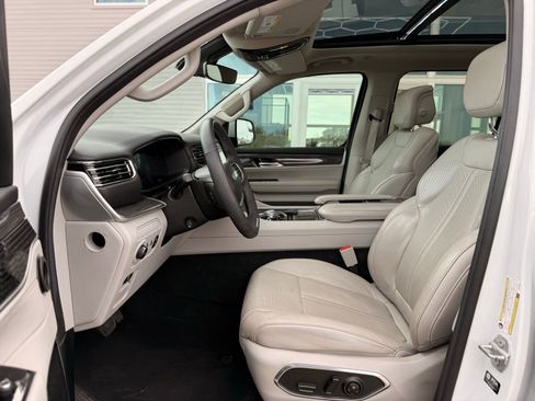 Used 2022 Jeep Wagoneer Series II w/ Premium Group I image 17