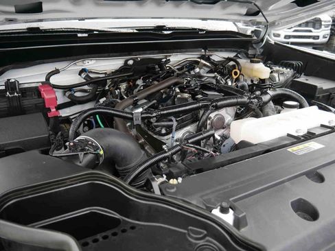 Used 2025 Toyota Tacoma SR5 image 12