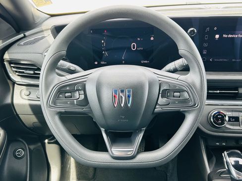 Used 2025 Buick Envista Preferred w/ Convenience II Package FWD image 15