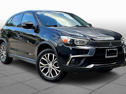 Used 2017 Mitsubishi Outlander Sport ES image 2