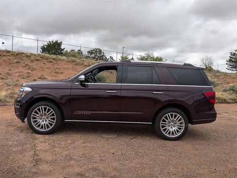 Used 2024 Ford Expedition Platinum image 9