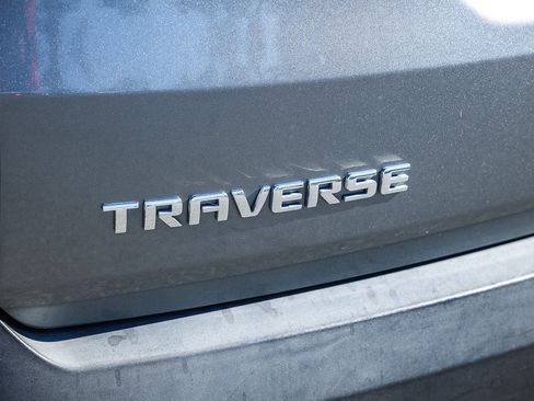 Used 2020 Chevrolet Traverse LS image 9