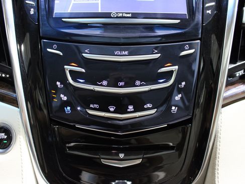 Used 2017 Cadillac Escalade ESV Luxury AWD/4WD image 18