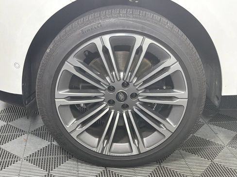Used 2025 Land Rover Range Rover SE AWD/4WD image 18