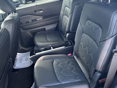 New 2026 Nissan Pathfinder Platinum AWD/4WD image 17