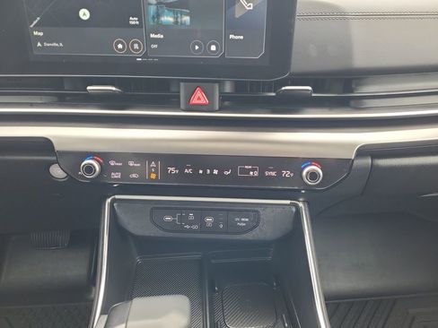Used 2025 Kia Carnival SX Prestige FWD image 24