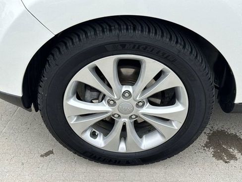 Used 2016 Kia Soul + FWD image 11