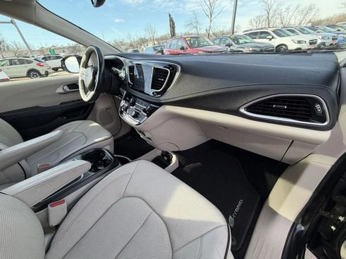 Used 2018 Chrysler Pacifica Limited w/ Advanced Safetytec Group image 14