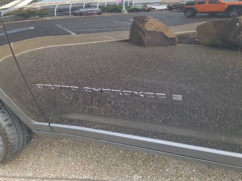 New 2025 Jeep Grand Cherokee Altitude w/ Trailer Tow Package image 15