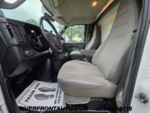 Used 2021 Chevrolet Express 3500 w/ Driver Convenience Package RWD image 10