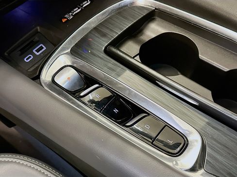 Used 2024 Buick Enclave Premium image 25