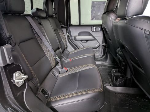Used 2023 Jeep Gladiator Overland AWD/4WD image 39