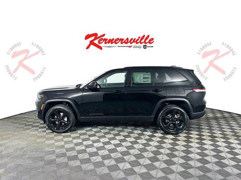 New 2025 Jeep Grand Cherokee Altitude image 4