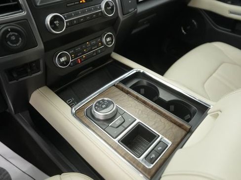 Used 2019 Ford Expedition Platinum image 40