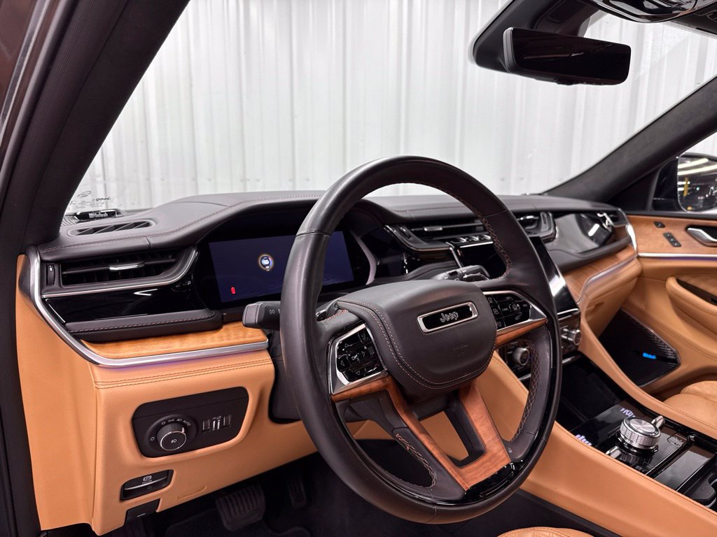 Used 2022 Jeep Grand Cherokee Summit AWD/4WD image 18