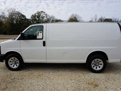 Used 2010 Chevrolet Express 1500 image 7