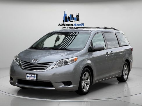 Used 2015 Toyota Sienna LE FWD image 10