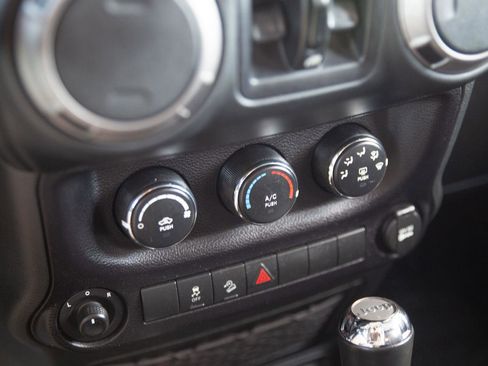 Used 2016 Jeep Wrangler Unlimited Sport image 13