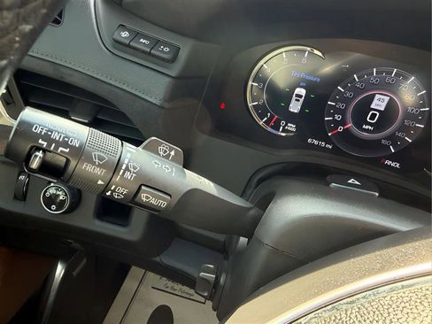 Used 2018 Cadillac Escalade Premium Luxury w/ LPO, Radiant Package image 27