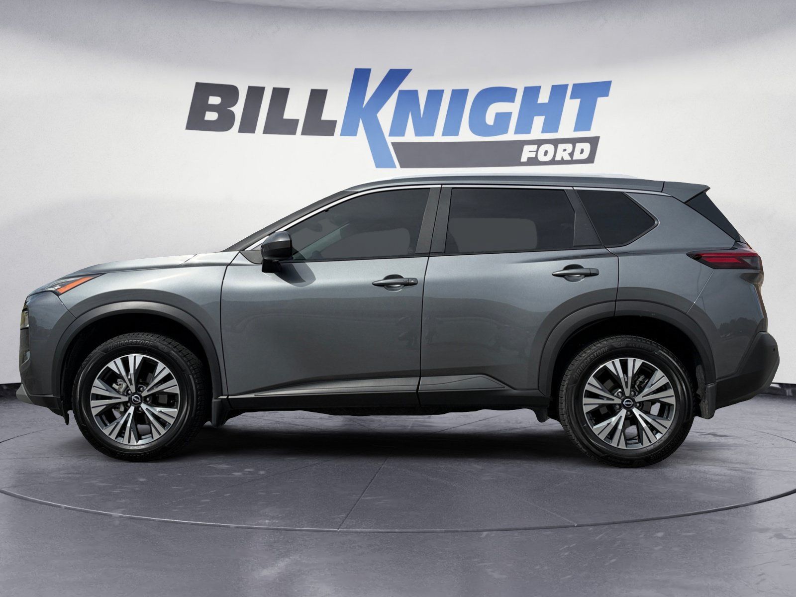 Used 2023 Nissan Rogue SV w/ SV Premium B Package FWD image 2