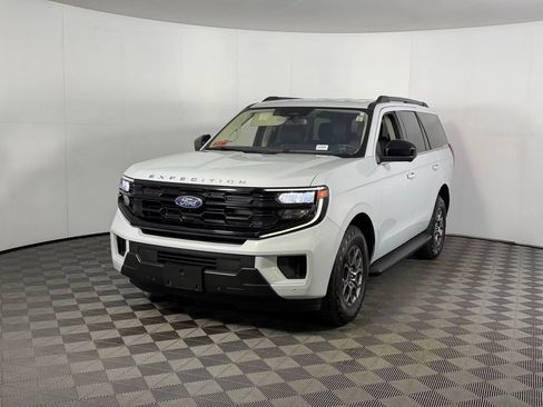 Used 2025 Ford Expedition Active AWD/4WD image 4