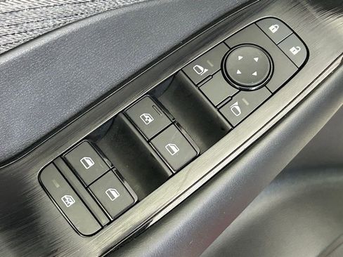 Used 2023 Nissan Rogue S AWD/4WD image 31