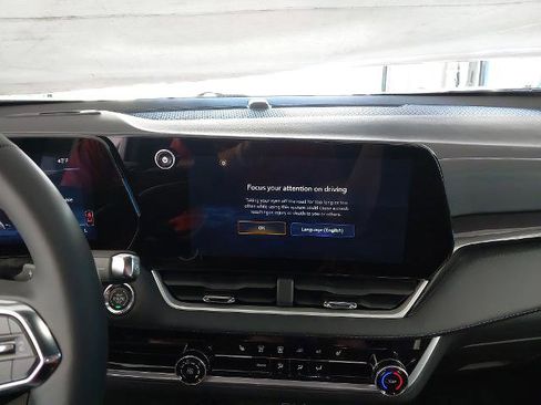 New 2026 Chevrolet Equinox LT w/ Safety and Technology Package image 21