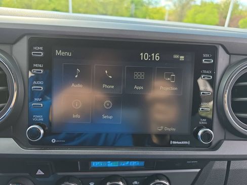 Certified 2021 Toyota Tacoma TRD Off-Road AWD/4WD image 24
