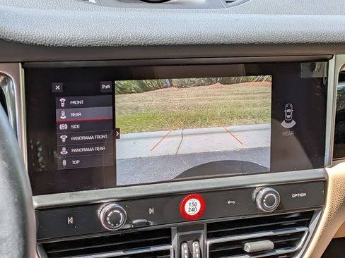 Certified 2024 Porsche Macan AWD/4WD image 16