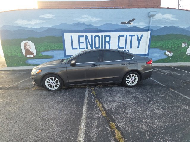 Used 2019 Ford Fusion SE FWD image 4